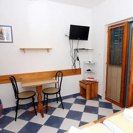 Pansion Ivan Affittacamere Sućuraj