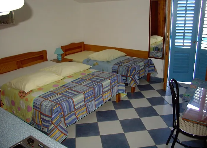 Pansion Ivan 4* Sućuraj