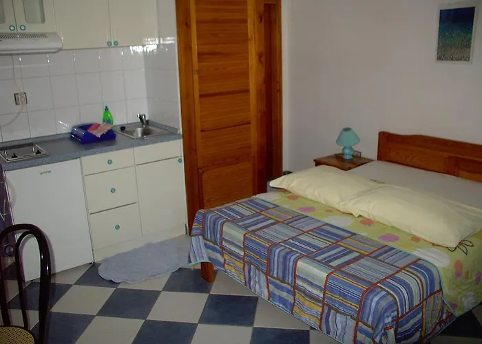 Pansion Ivan 4* Sućuraj