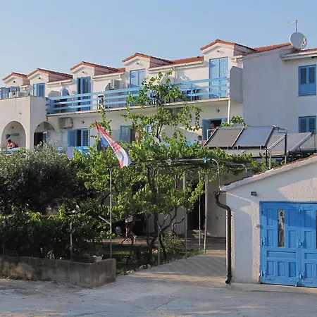 Pansion Ivan Guest house Sucuraj