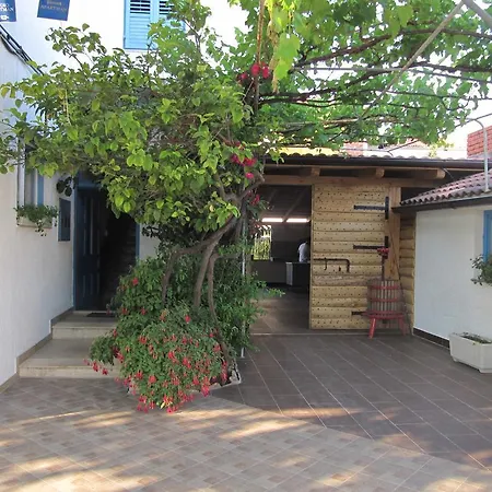Guest house Pansion Ivan Sucuraj